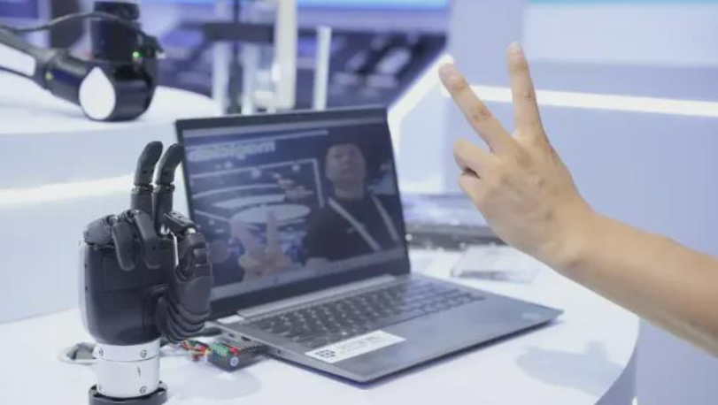 马斯克被一只“手”卡住了脖子，中国公司却已悄悄量产上万台