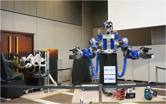  央视CCTV-2报道 日本这款酷似高达的人形机器人最近火了！