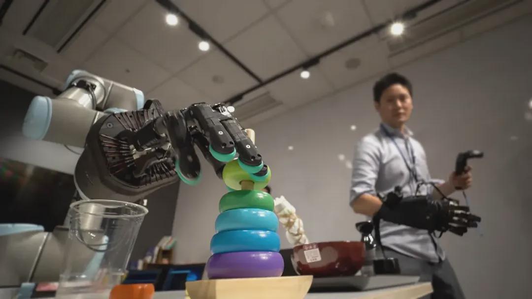 为什么造机器人灵巧手比造人形机器人还难？
