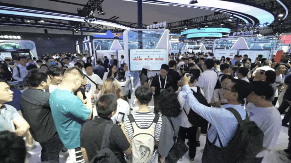 2025 WAIC华为展台机器人“独苗”，这家企业为啥能独受青睐？