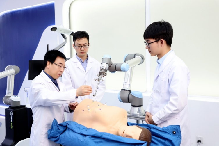 段星光教授：中国手术机器人机遇与挑战并存 未来可期