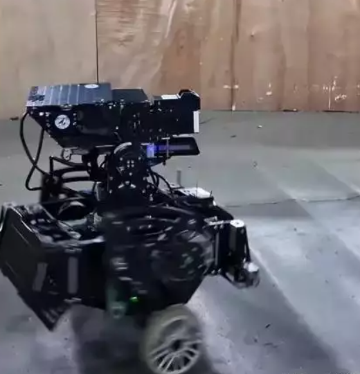 央视公布西工大创新：自主研发AI机器人具潜在军事应用