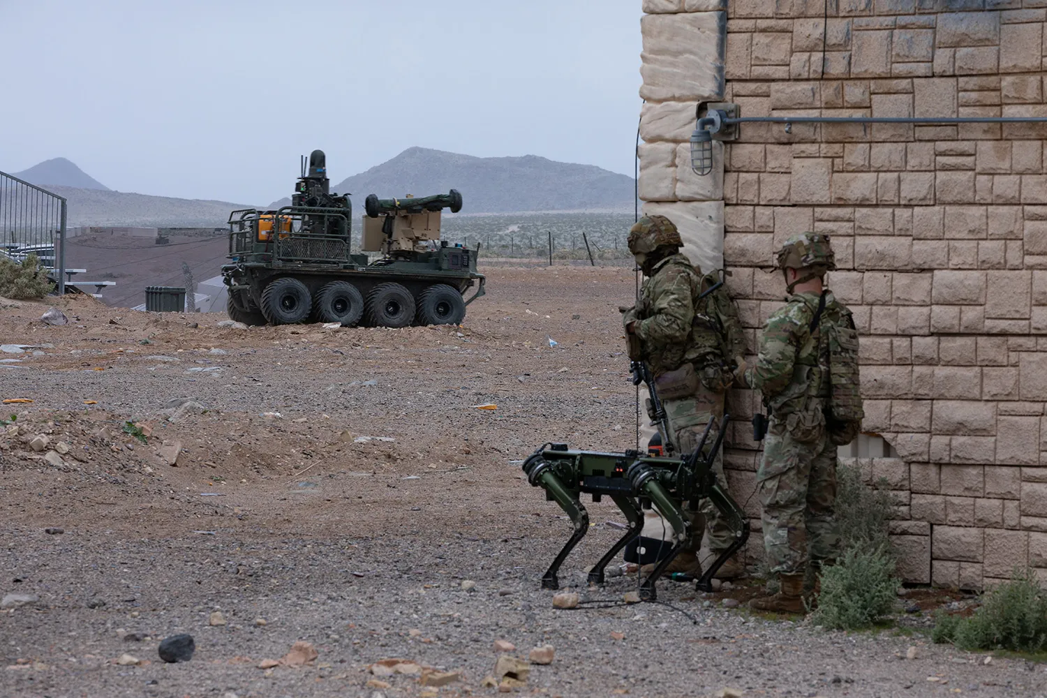 美国陆军测试战斗机器人