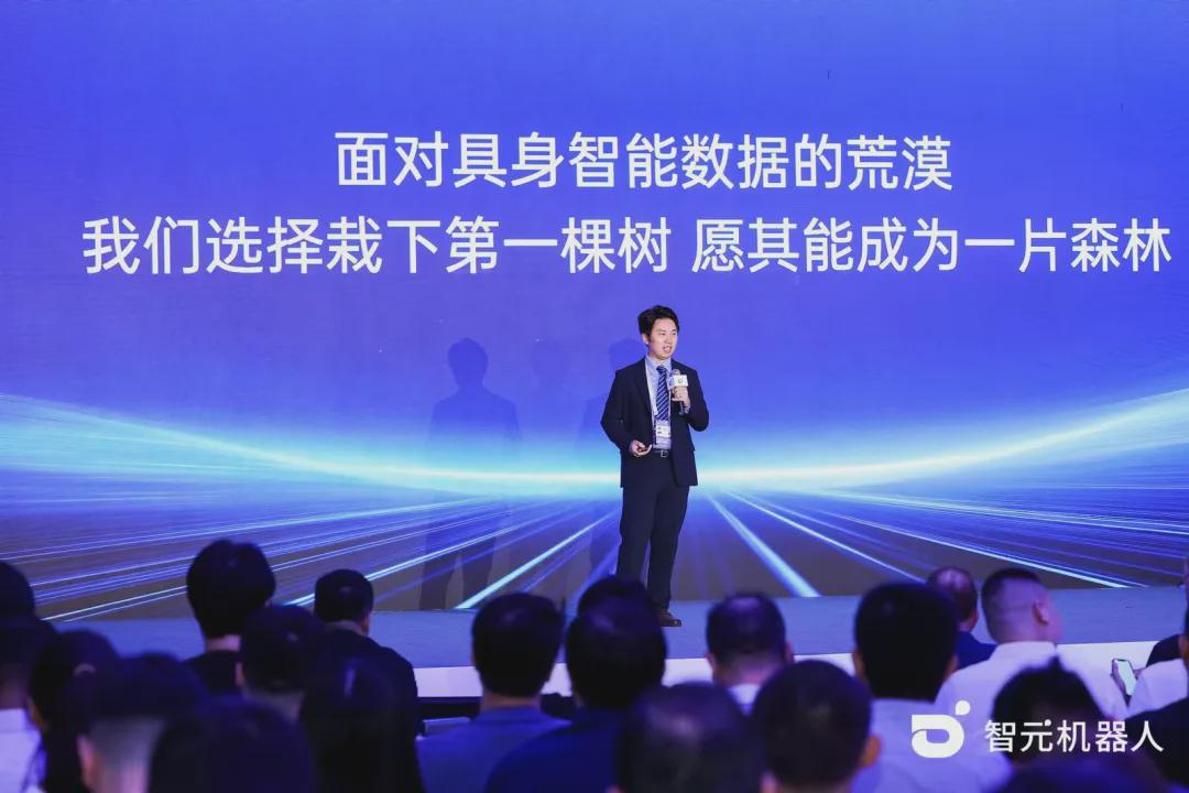 业界首个具身智能操作系统参考框架发布，"智元灵渠OS"开启产业生态新纪元