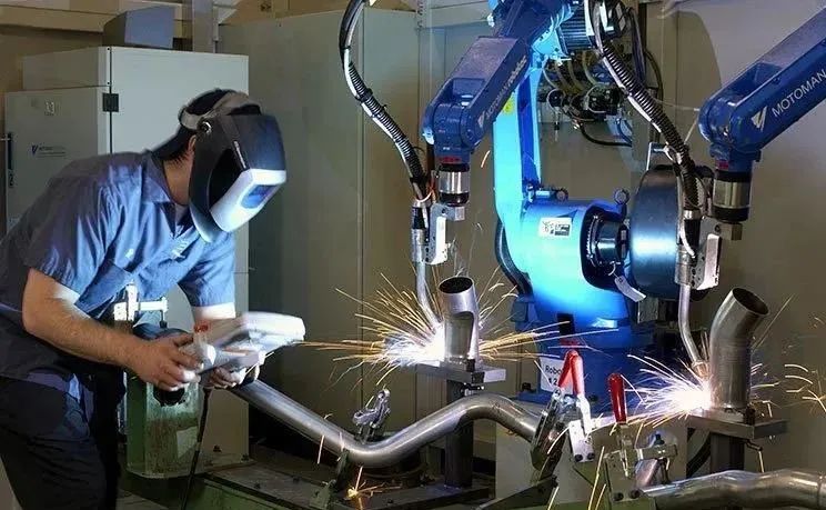 一体化焊接＞300台机器人？焊接机器人市场危险了？真相竟然是...