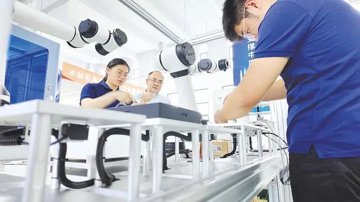 湖北宜昌打造AI化学机器人首次出海
